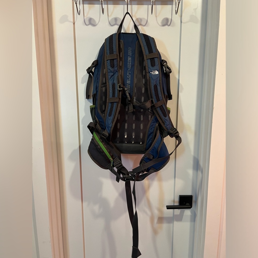 The North Face Angstrom 30 Hiking Backpack - Picture 2 of 4